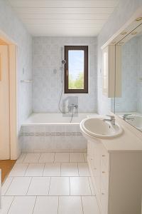 PLATZ FÜR ALLE - MIT GARTEN, GARAGE UND SAUNA - Zweifamilienhaus Schmalkalden | Angebot:27067884