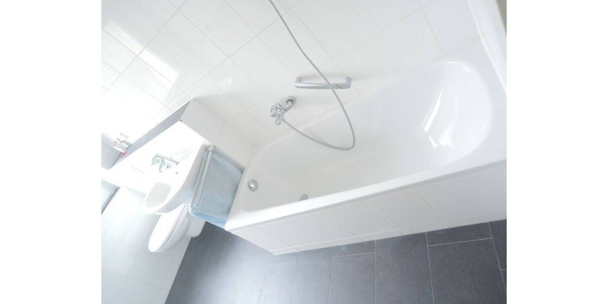 Renovierte und helle Erdgeschosswohnung mit Balkon in stadtnaher Wohnlage 2 zimmer