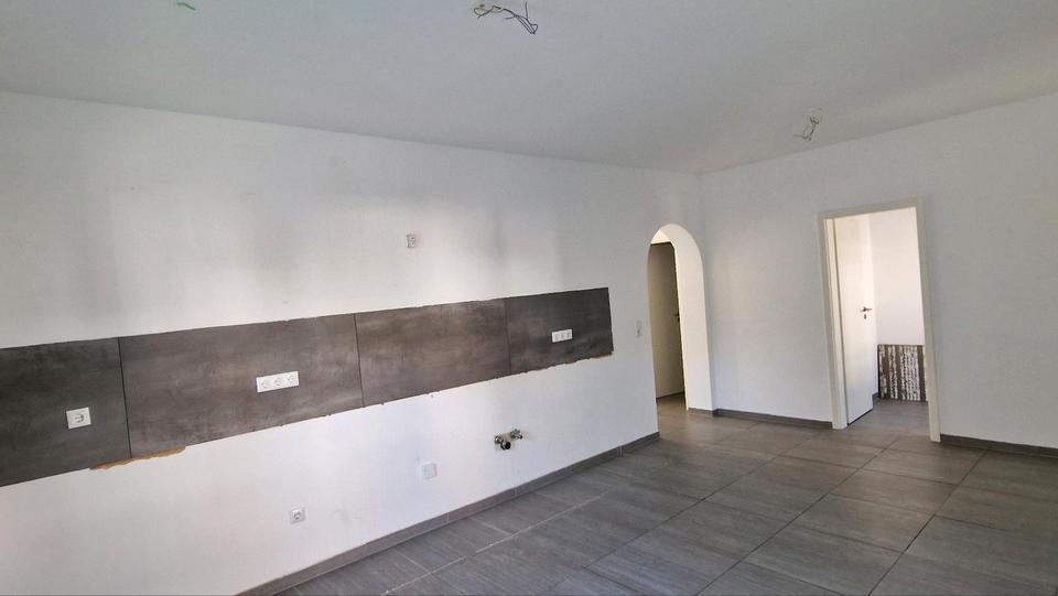 Einfamilienhaus Leidersbach - 5 Zimmer, 143 m&sup2;, 1.900&euro; | Angebot:26126456