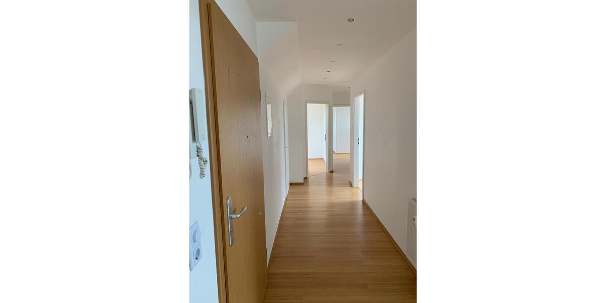 Dachgeschoßwohnung Chemnitz Kapellenberg - 3.5 Zimmer, 77 m&sup2;, 135.000&euro; | Angebot:25404114
