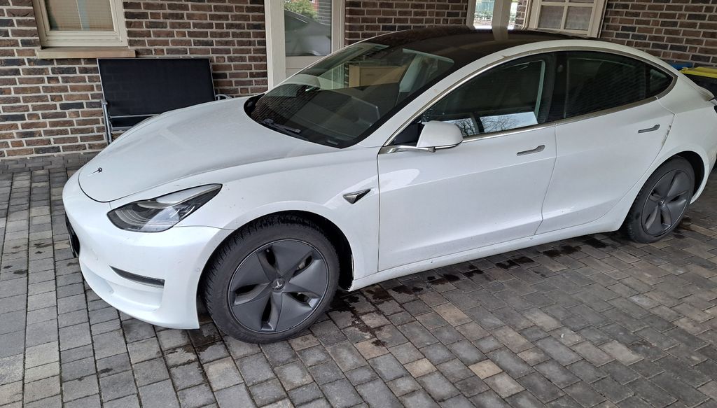 Tesla Model 3 204.455 km 18.499 &euro; Osterbrock 49744