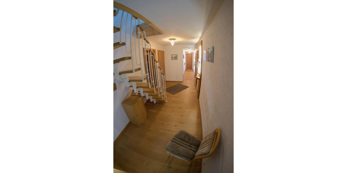 Etagenwohnung Eschershausen - 5 Zimmer, 156 m&sup2;, 230.000&euro; | Angebot:26563329