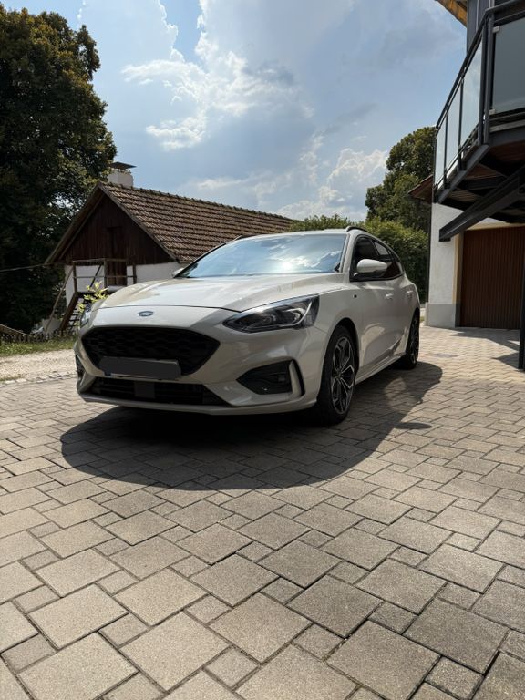Ford Focus 49.000 km 20.100 € Ihrlerstein 93346