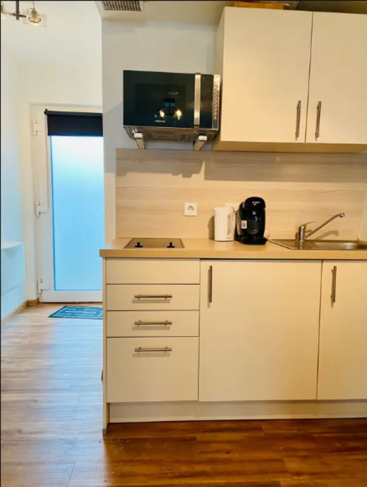 provisionsfrei - Modernes Single-Apartment m. Stpl - 2 Terr, EBK