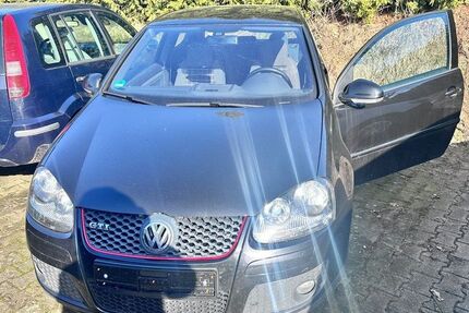 VW Golf 219.000 km 4.500 &euro; lübeck 23568