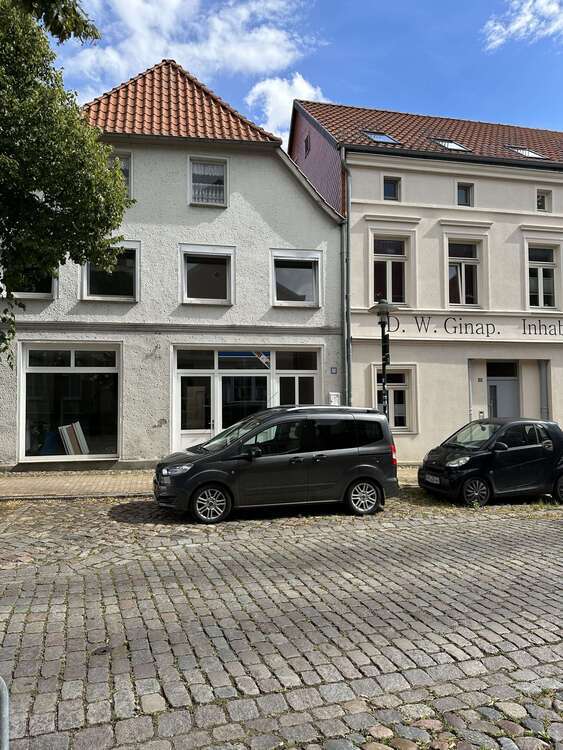 Haus zum Kaufen in Grevesmühlen 250.000 € 406 m²