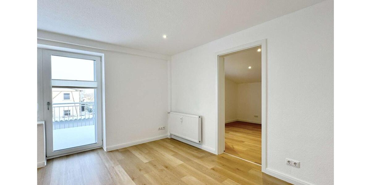 Hochwertig sanierte 3-Zi.-Whg. mit Einbauküche & großzügigem Balkon 3 zimmer