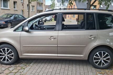 VW Touran 137.704 km 7.500 &euro; Buxtehude 21614
