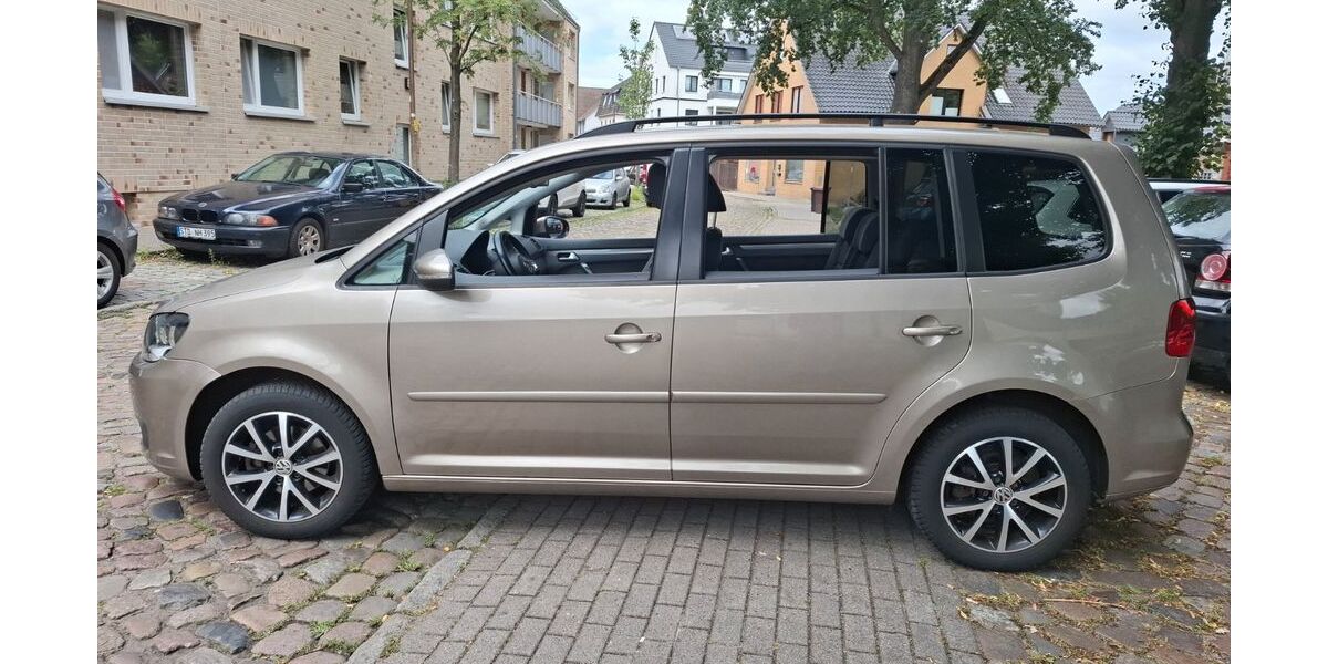 VW Touran 137.704 km 7.500 &euro; Buxtehude 21614