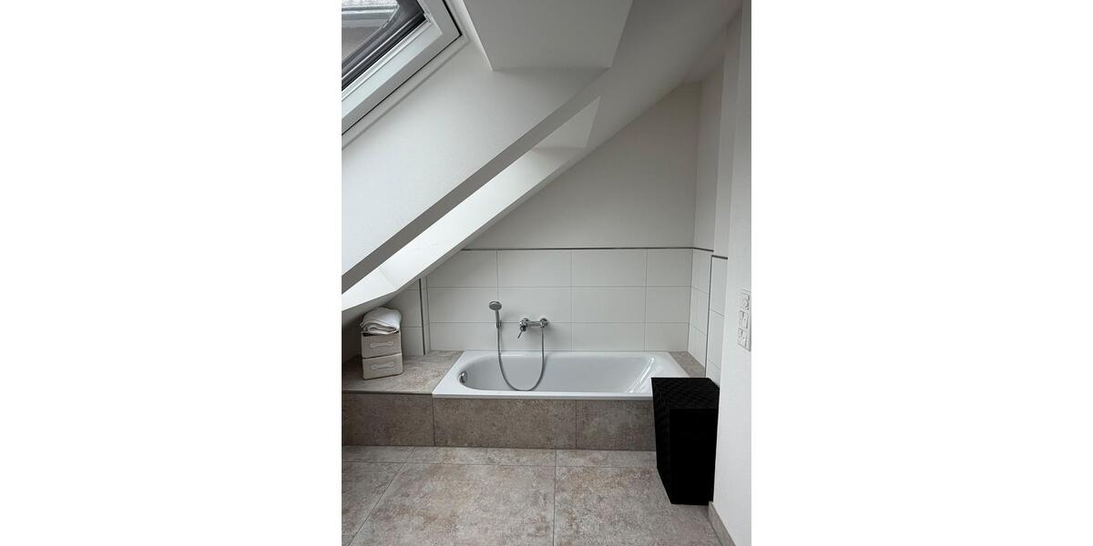 Dachgeschoßwohnung Hösbach - 3 Zimmer, 95 m&sup2;, 1.200&euro; | Angebot:26134507