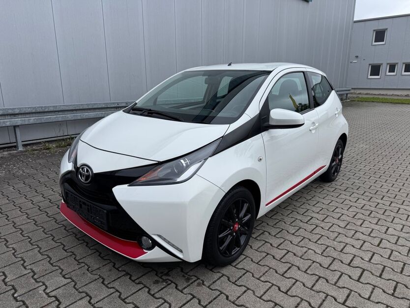 Toyota Aygo (X) 82.000 km 9.450 € Backnang 71522
