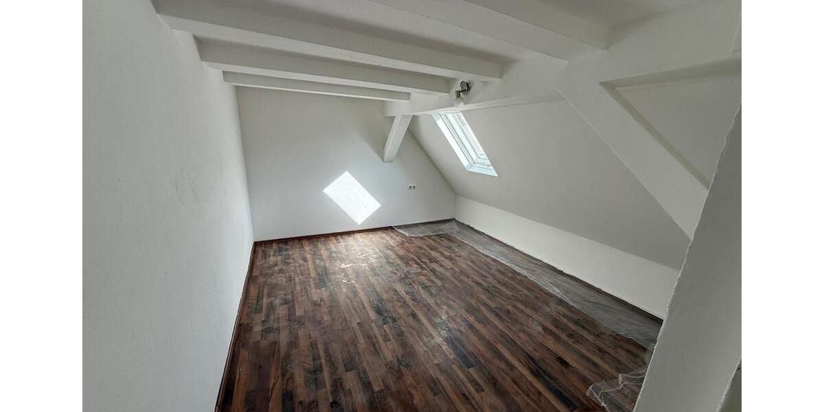 4 Zimmer Wohnung Altbau, Fenster und Heizung NEU 4 zimmer