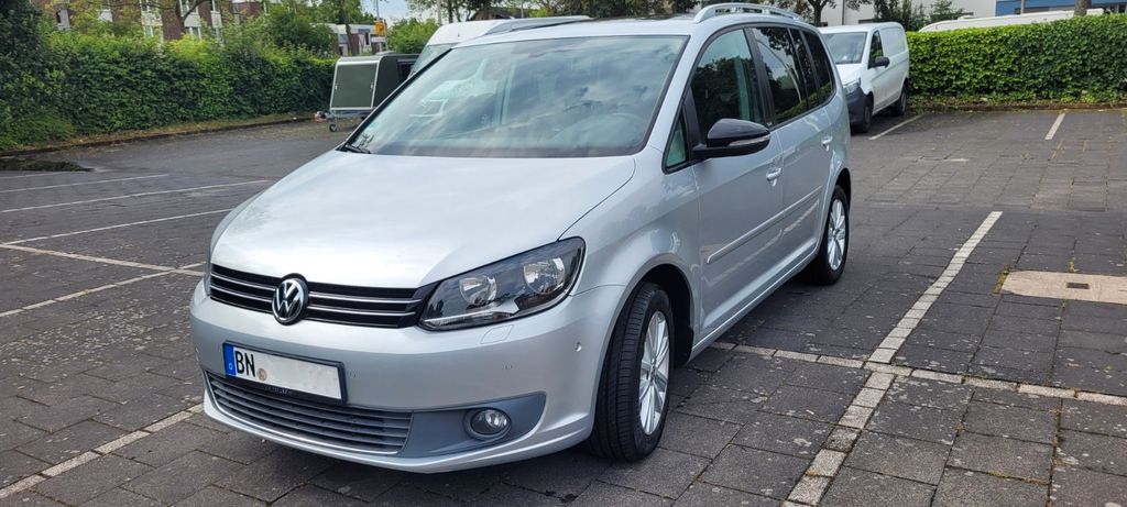 VW Touran 118.500 km 8.900 &euro; Bonn 53123