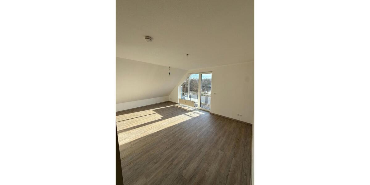 Dachgeschoßwohnung Kiel Ellerbek - 3 Zimmer, 70 m&sup2;, 899&euro; | Angebot:25483115