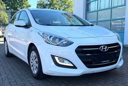 Hyundai i30 89.659 km 8.690 &euro; Düren 52349