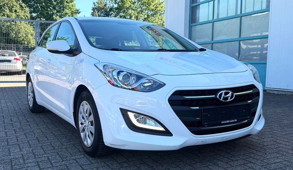 Hyundai i30 89.659 km 8.690 &euro; Düren 52349