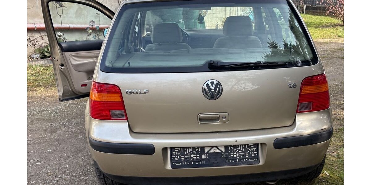 VW Golf 101.240 km 2.499 &euro; Crimmitschau 08451