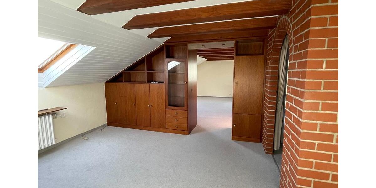 Dachgeschoßwohnung Ochsenfurt - 2.5 Zimmer, 75 m&sup2;, 690&euro; | Angebot:25756846