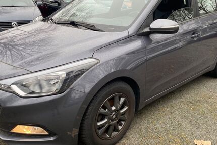 Hyundai i20 61.937 km 9.450 € Hamburg 22419