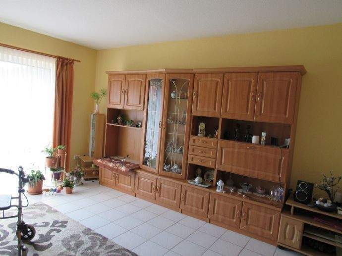 Sonnige 3-Zi-EG-Whg mit Terrasse, 4-Familienhaus, Garage inklusiv 3 zimmer