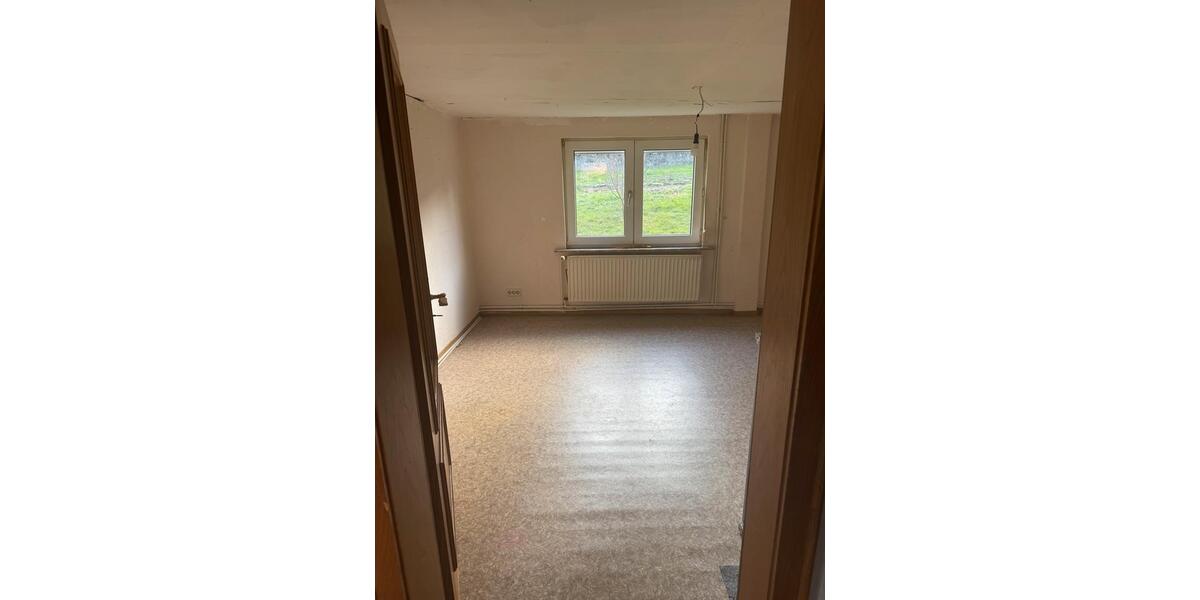 Einfamilienhaus mit 2 Garagen und großem Garten in Struthütten 6 zimmer