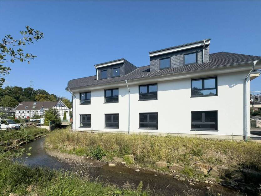 *Gemütlich und attraktiv mit Balkon und Stellplatz* 4 zimmer