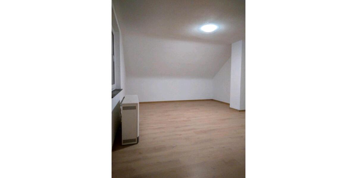 Dachgeschoßwohnung Backnang - 2 Zimmer, 32 m&sup2;, 570&euro; | Angebot:26288215