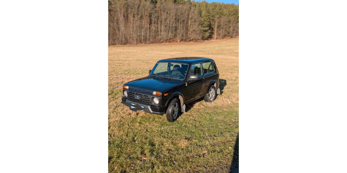 Lada Niva 49.000 km 11.500 &euro; Pößneck 07381