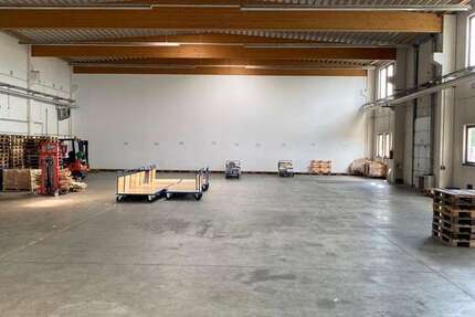 Halle in Serba 3.062 € zimmer