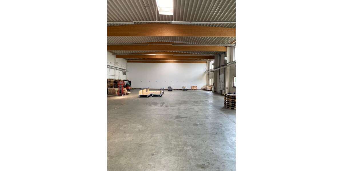 Halle in Serba 3.062 € zimmer