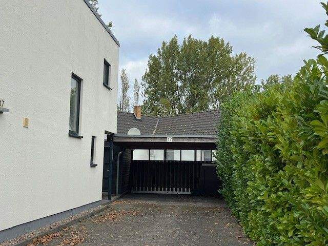 Freigezogenes modernes Doppelhaus mit Doppelcarport 6 zimmer
