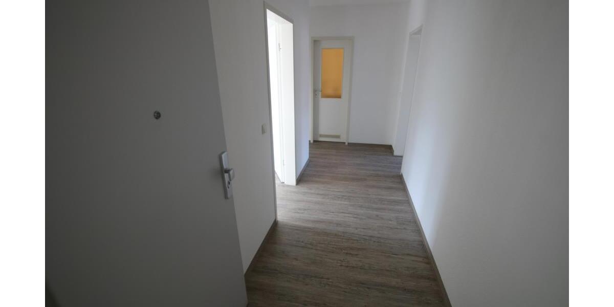 2 Raum DG-Wohnung mit Balkon und Blick ins Grüne. Bad mit Wanne! In Weida! - Dachgeschoßwohnung Weida Liebsdorf | Angebot:26347862