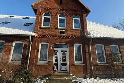 Resthof, Zweifamilienhaus mit Platz für Gewerbe oder Hobby zimmer