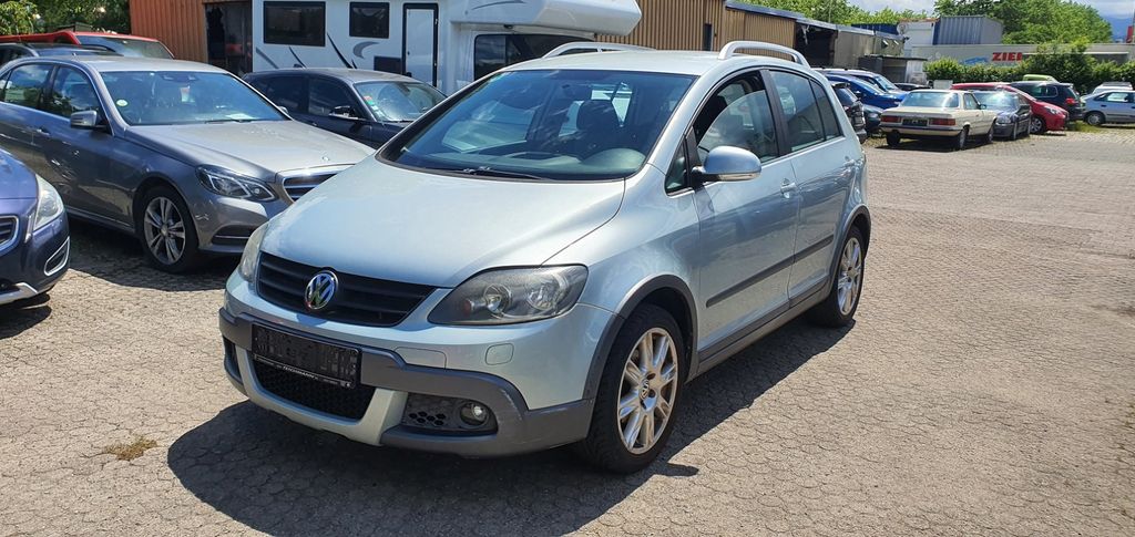 VW Golf 68.497 km 3.500 &euro; Freiburg 79108
