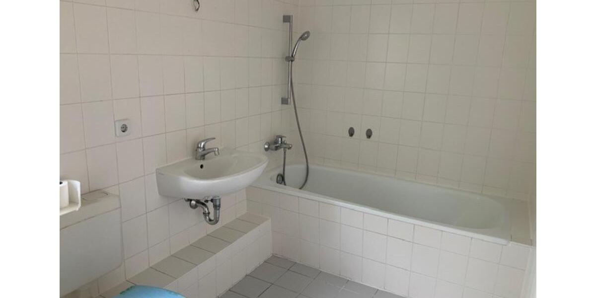 **Helle Dachgeschosswohnung zu vermieten** 3 zimmer