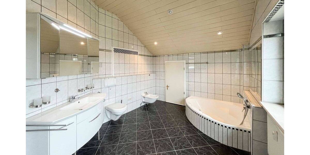Etagenwohnung Unterneukirchen - 3 Zimmer, 88 m&sup2;, 220.000&euro; | Angebot:26244627