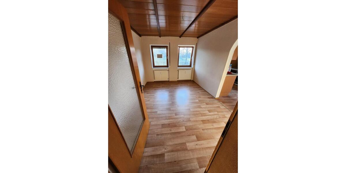 Etagenwohnung Schöllnach - 4 Zimmer, 110 m&sup2;, 700&euro; | Angebot:25408053