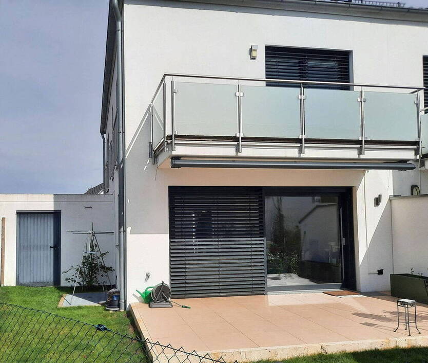 MODERNE DHH - ZENTRAL und RUHIG