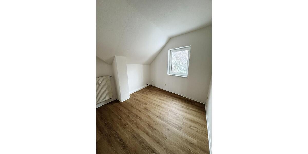 Dachgeschoßwohnung Hohenstein-Ernstthal Ernstthal - 3 Zimmer, 58 m&sup2;, 346&euro; | Angebot:24980587