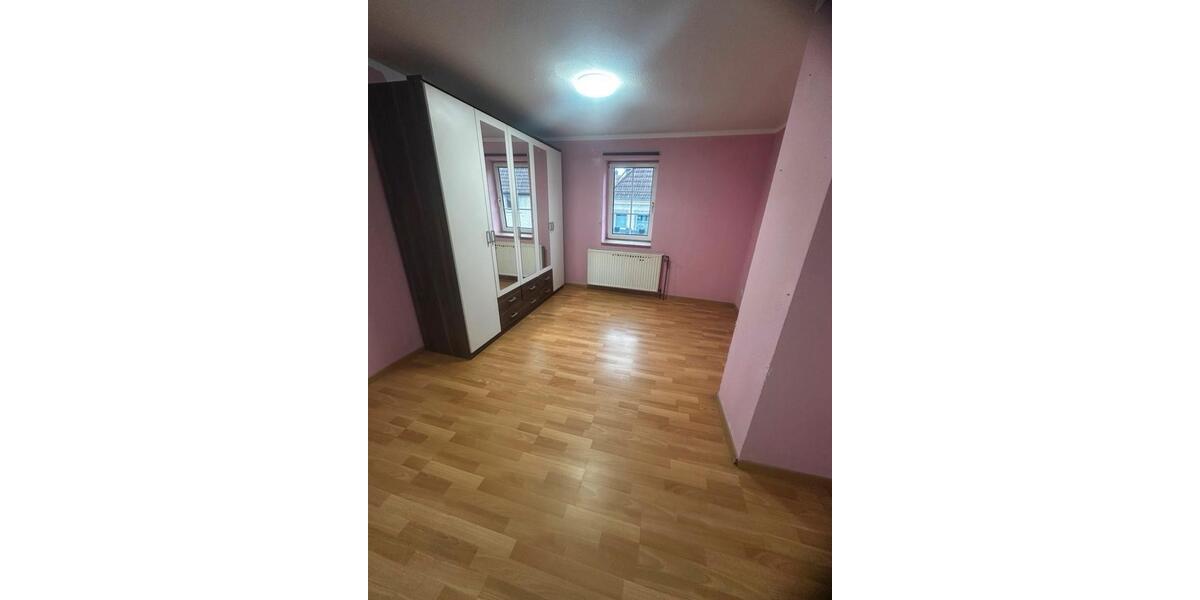 Einfamilienhaus Stadtallendorf - 4 Zimmer, 132 m&sup2;, 950&euro; | Angebot:25423884
