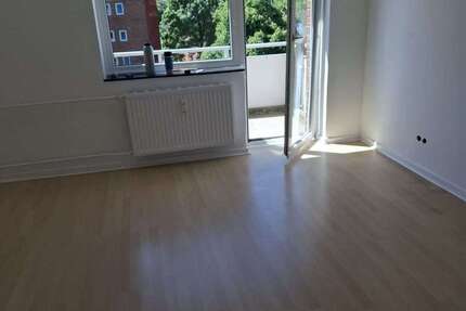 Wohnung Neumünster Einfeld - 2.5 Zimmer, 64 m&sup2;, 610&euro; | Angebot:26778944
