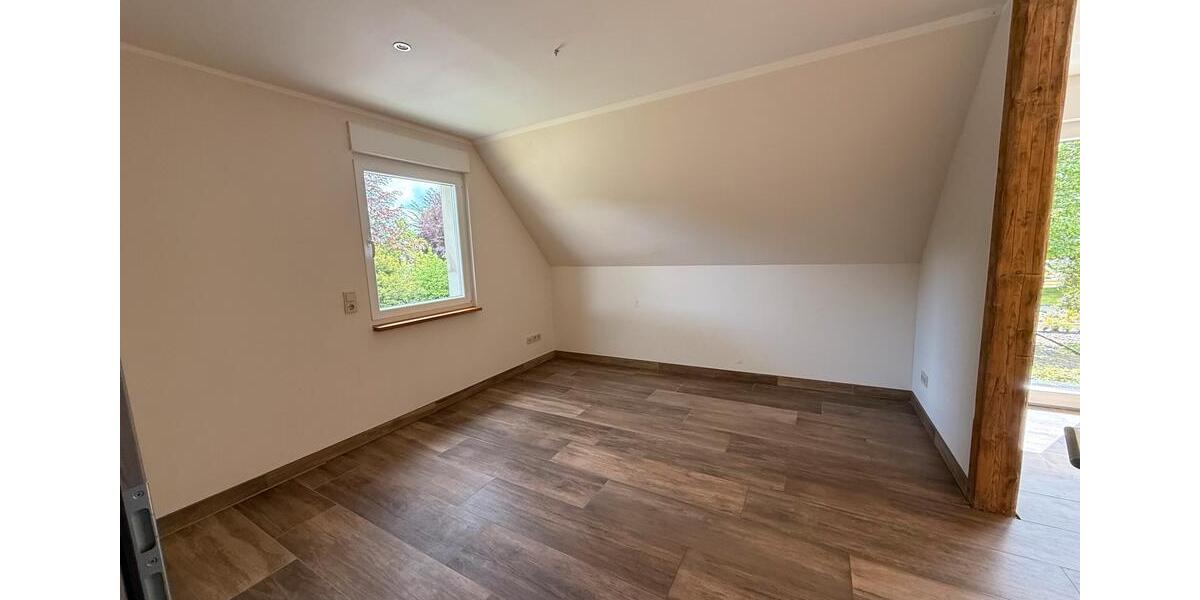 Mehrfamilienhaus, Wohnhaus Hüllhorst - 8 Zimmer, 244 m&sup2;, 1.990&euro; | Angebot:26533419