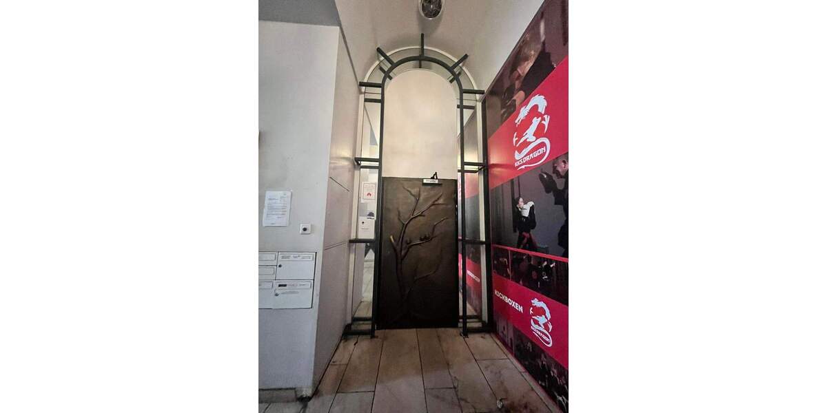 Etagenwohnung Wiesbaden Mitte - 2 Zimmer, 100 m&sup2;, 1.200&euro; | Angebot:25778336