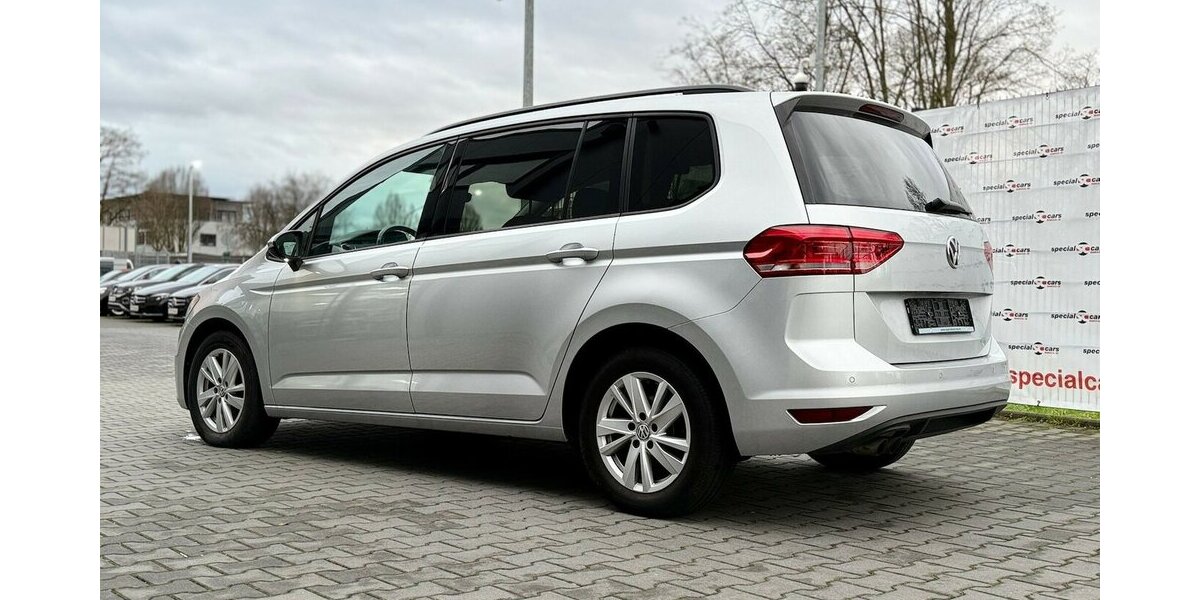 VW Touran 7 Sitze / Automatik / AHK / 1. Hd / Navi 110.000 km 23.490 &euro; Mönchengladbach 41066