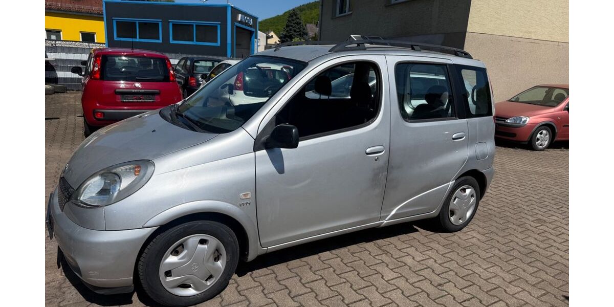 Toyota Yaris 112.000 km 2.150 &euro; Idar-Oberstein 55743