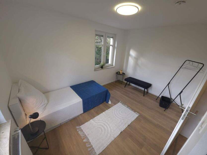 Frisch renoviert und sofort bezugsfertig- 4-Zimmer-Wohnung mit Terrasse 4 zimmer