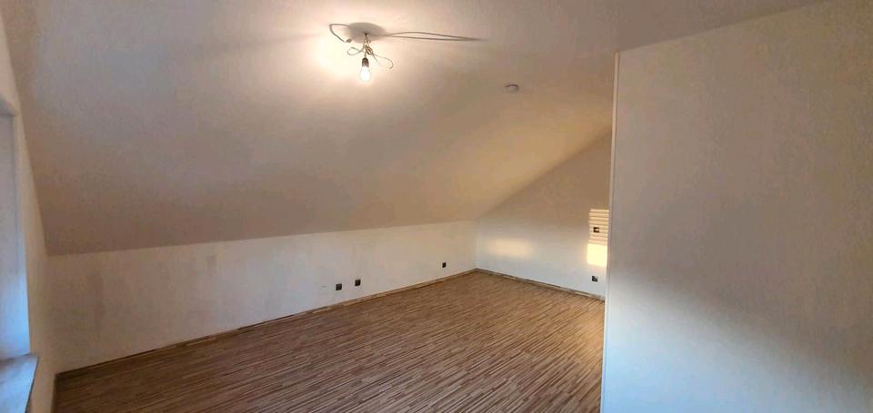 Dachgeschoßwohnung Eichenzell - 4 Zimmer, 100 m&sup2;, 1.000&euro; | Angebot:25138918
