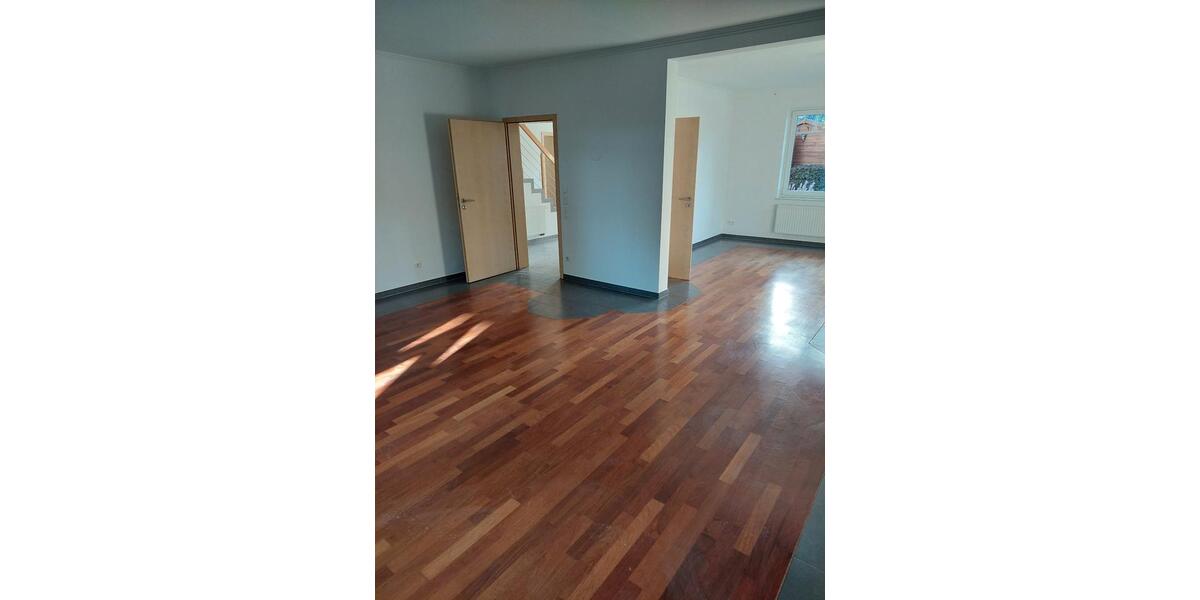 Einfamilienhaus Uelsen - 9 Zimmer, 155 m&sup2;, 449.000&euro; | Angebot:26665575