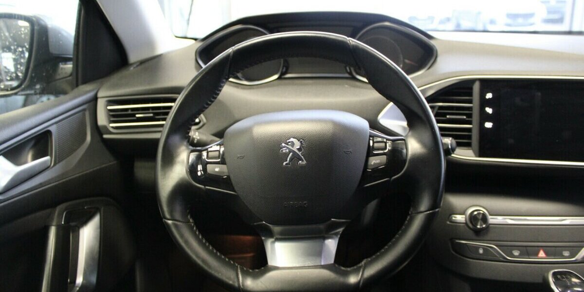 Peugeot 308 1.5 BlueHDi Allure Pack 61.193 km 13.980 &euro; Euskirchen 53881