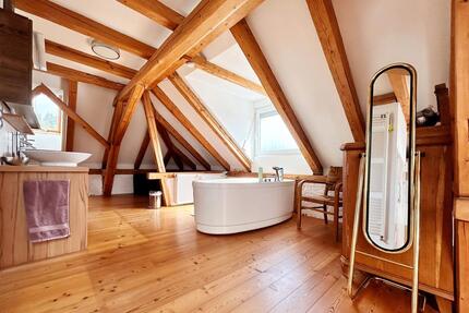 Mehr als nur 4 Wände - 4 Zimmer auf 113 m². Wohnglück mit Bad unterm Sternenhimmel. Frei ab 01.06.